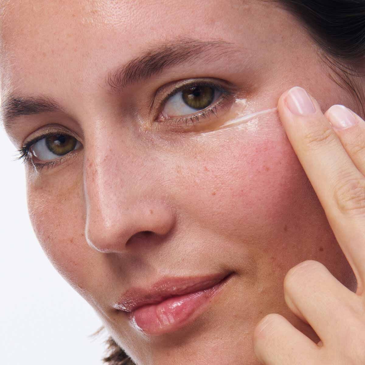 CLARINS: 《公式》クラランス|植物バイオテックのナチュラルビューティ