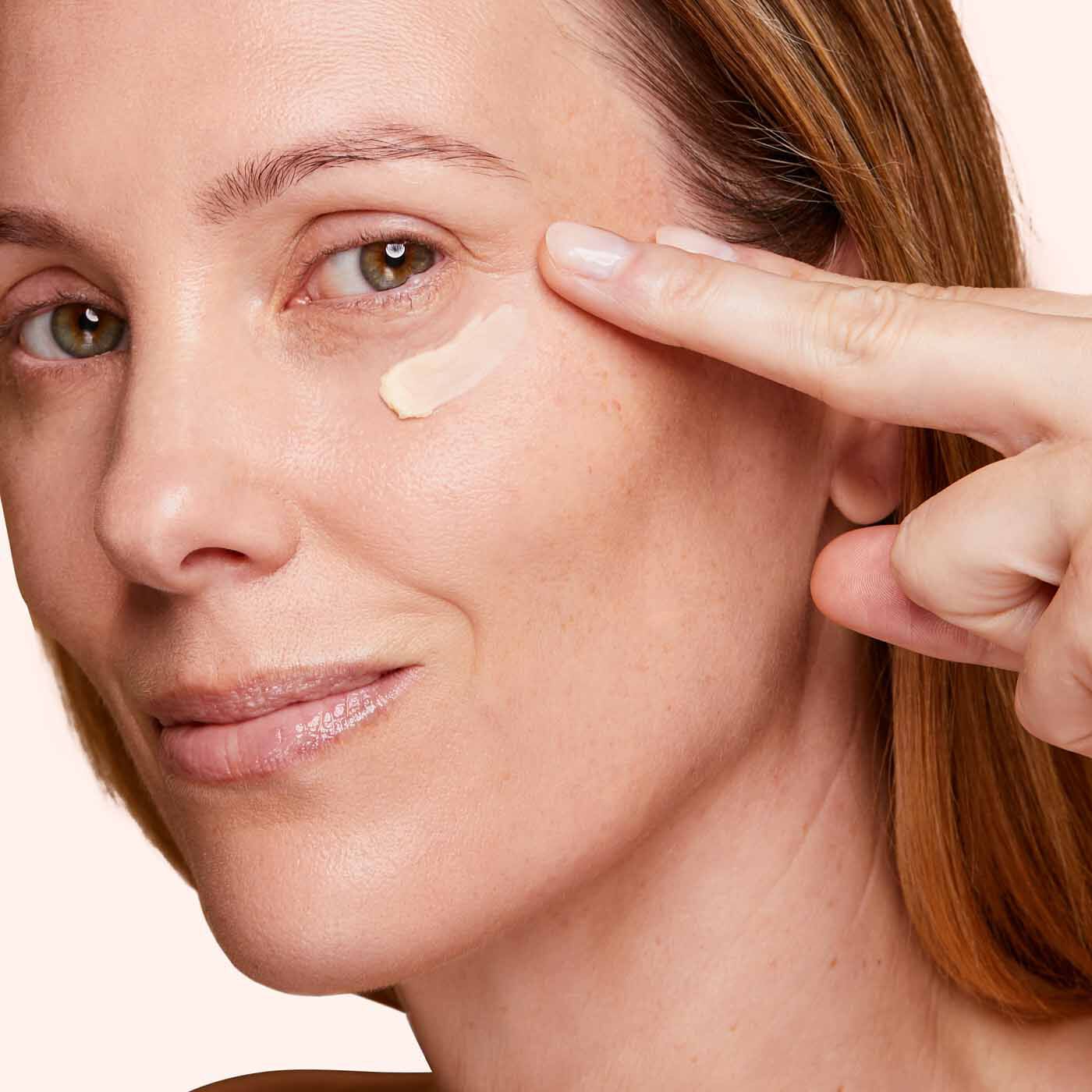 トータル アイ スムース | CLARINS®