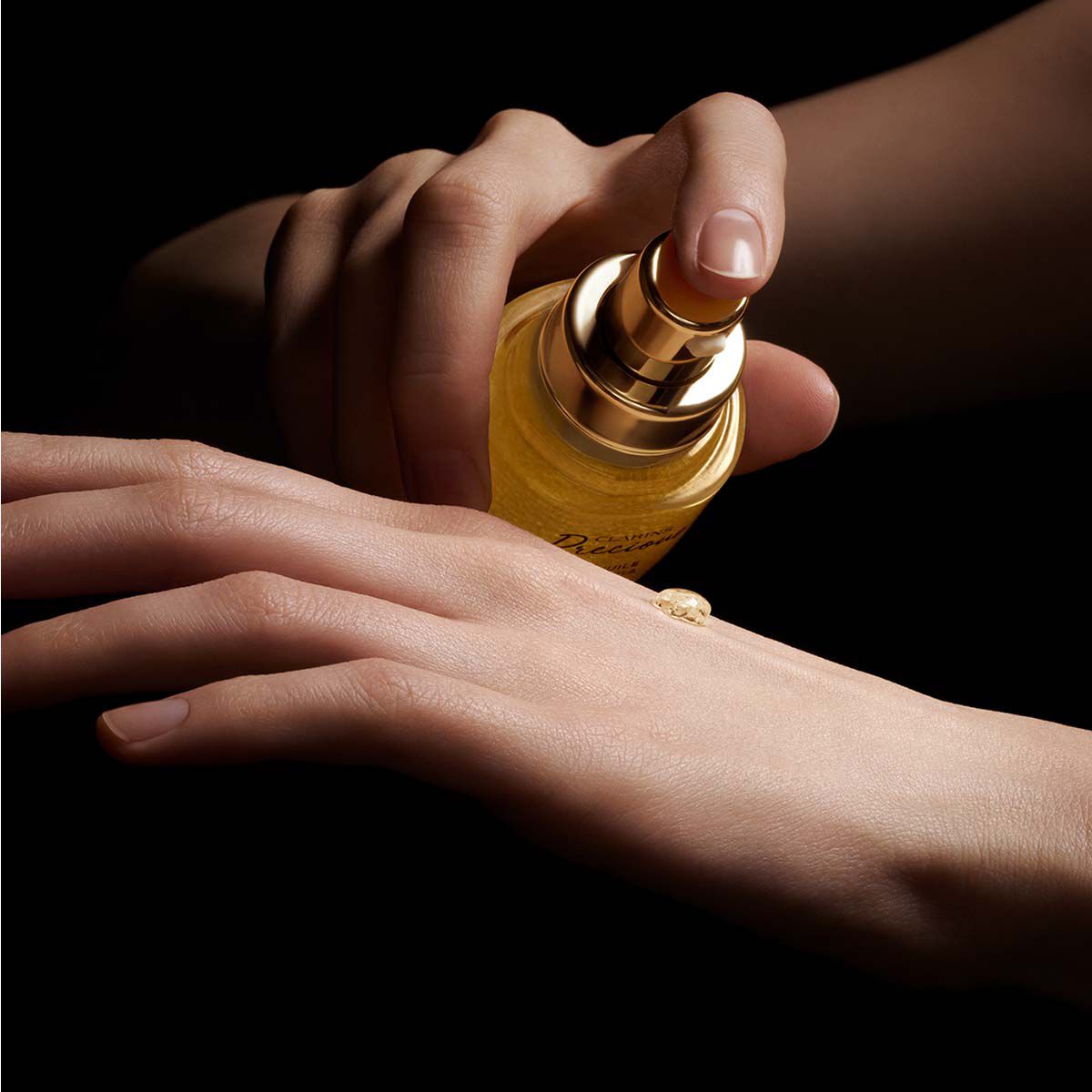 クラランスプレシャス ユイル アン セラム　10mL 夜用美容液　新品未開封 クラランスプレシャス ユイル アン セラム | CLARINS® 公式通販