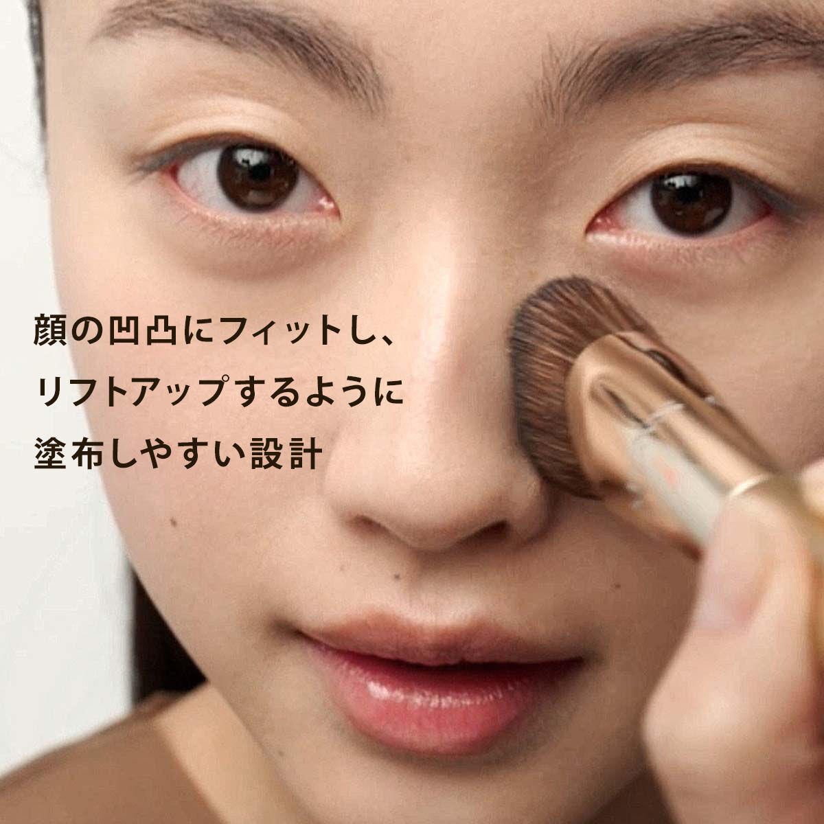 カッサ ファンデーションブラシ | CLARINS® 公式通販 | CLARINS®
