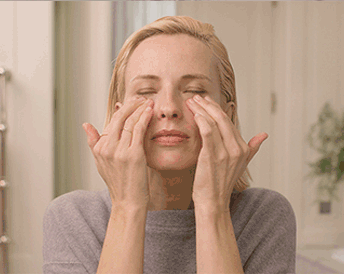 How to apply your eye care
