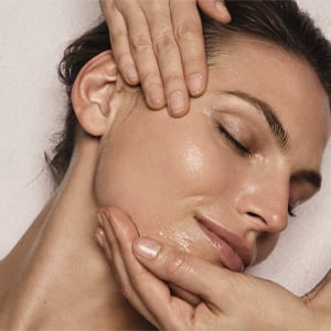 ウルトラ リラクシング アロマ フェイシャル